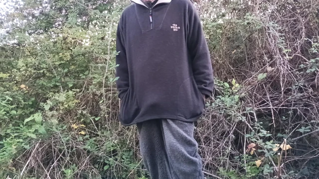 Ormanda külot giyerek inleyerek fışkırtarak boşalma