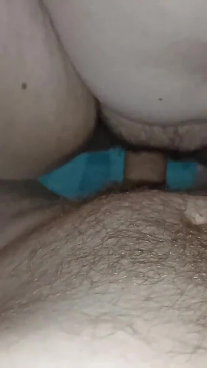 En iyi arkadaşımın gür annesi oğlu evde yokken yarağıma biniyor. | Klip 1