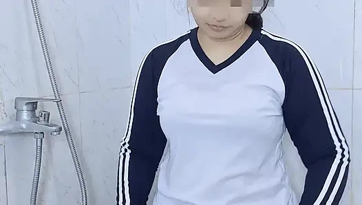 Asyalı tesettürlü kız şeker babasıyla gecenin tadını çıkarmadan önce duş alıyor ve tıraş oluyor - minokiiko