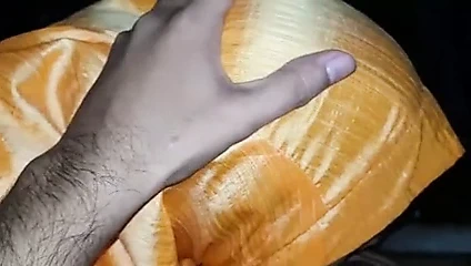 Bangladeşli tesettürlü kız sakso çekiyor