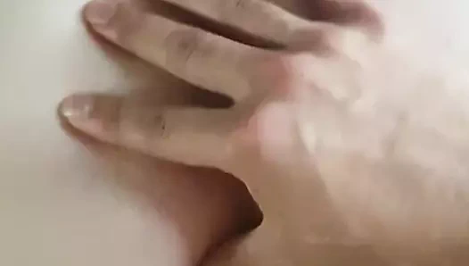 Blanche avec un plug dans le cul jouis avec une bite d'arabe