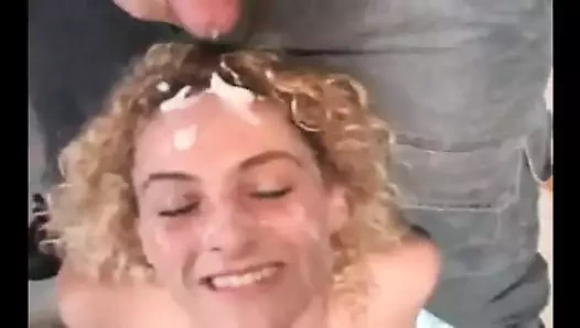 Cum kapalı sarışın