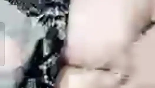 Sakso yüksek sınıf Delhili kız görüntülü görüşme sakso çekiyor.