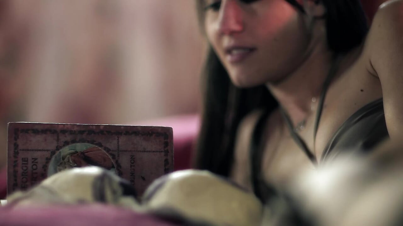Orta yaşlı seksi kadın daha karanlık bir taraf - gerçek sürtükler sc2 ile sikişiyor