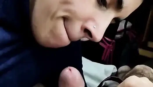 Şenlik! En sevdiği çikolataya boşalıyor!