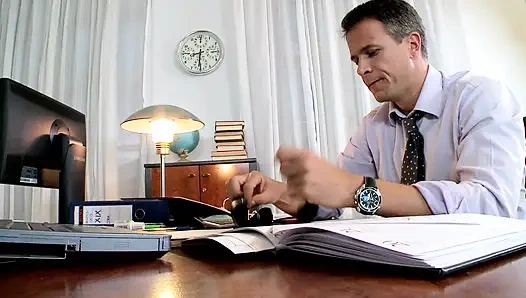 Sarışın Sekreter Bacakları Geniş Ofis Sikişi