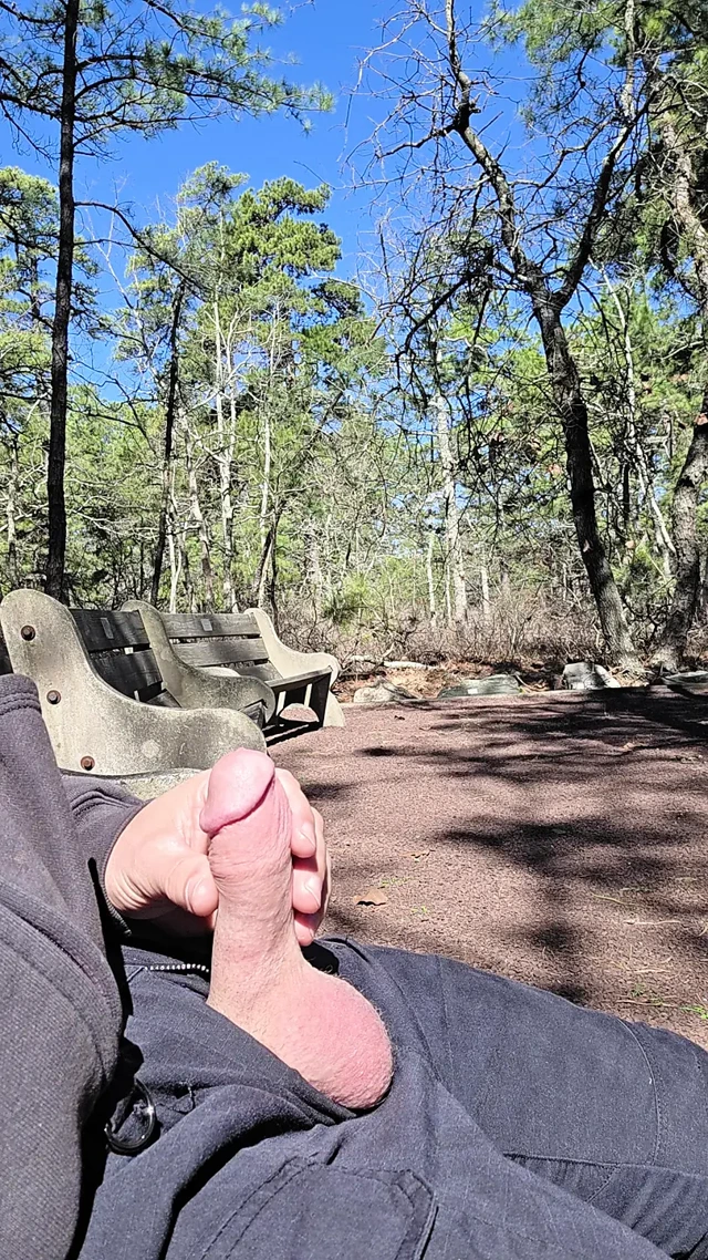 Halka açık orman parkında mantarlı yarakla azdırıyor