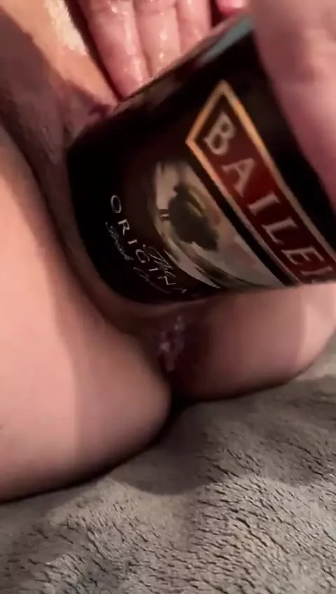 İyi bir yumruk sokma ve şişe sikişi