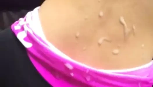 Egzersiz kıyafetlerini bitirmesine izin vermek