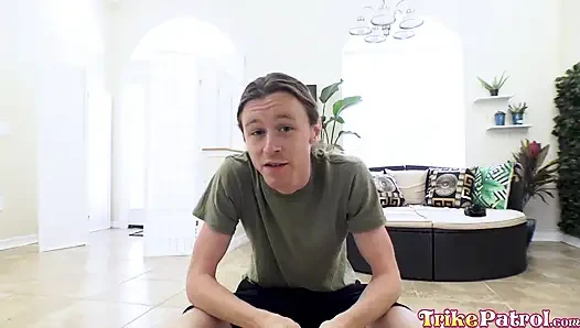 Trikepatrol büyük beyaz yarak Asyalıların g noktasını sikiyor