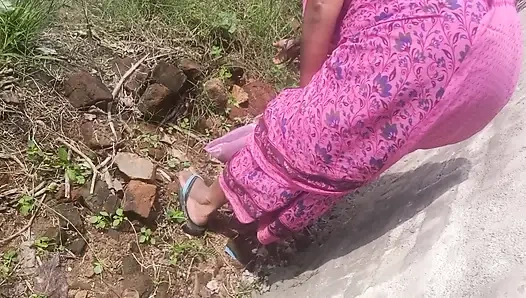 Büyük memeli priyanka tamil teyze bahçeyi temizliyor