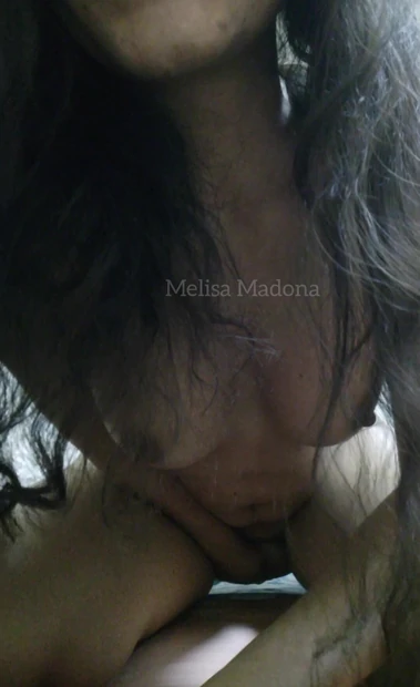 Трахаю пальцами и сжимаю