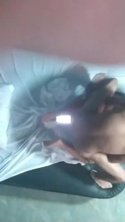 "Aldatan sürtük evli kadın gavat çalışırken tüm dölümü sıkı amına bırakmama izin veriyor"