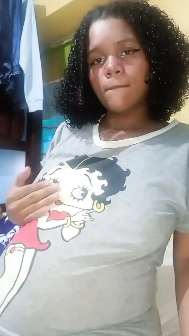 Ateşli hamile üvey anne fışkırtana kadar mastürbasyon yapıyor