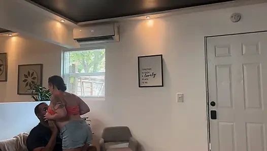 Üvey oğlumun arkadaşı beni dölliyor