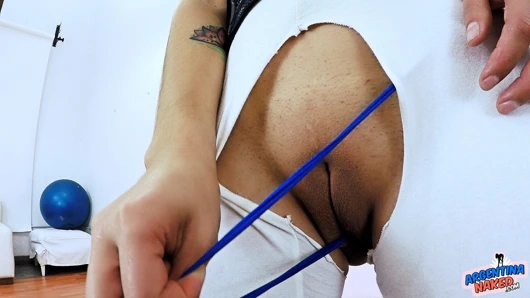 Büyük kabarık deve tırnağı! genç ve yuvarlak büyük göt.