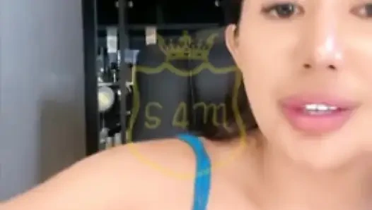 Endonezyalı modellerin sıkı amcığı ve büyük göğüsleri var, ojol tarafından sikilmek istiyor