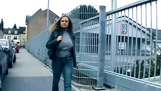 Süper düzgün vücutlu Alman hatun götüyle tek başına iş başında