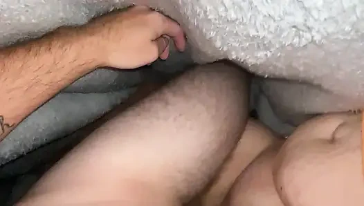 Sıkı amına boşalıyor