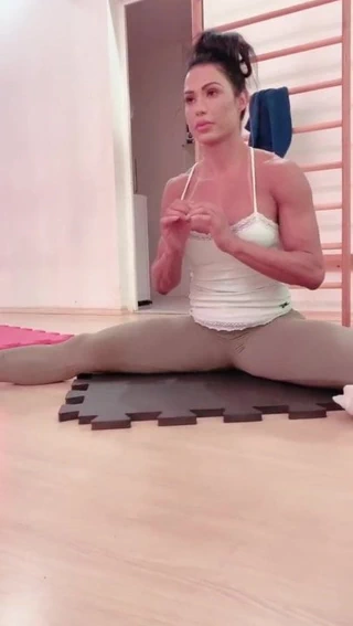Rainha Amazonas Graciane treinando sarradas