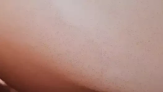 Islak amcığımı sert sikiyorum