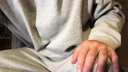 Terli yarağı soymak çok sert mastürbasyon yapıyor büyük boşalma