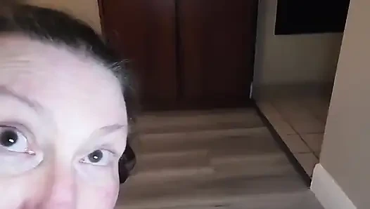 İyi bir gırtlağına kadar sikişe bayılıyorum