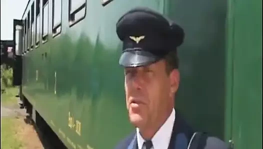 Azgın sürtükler tuvalette ve banyoda sikiliyor! 90'lar