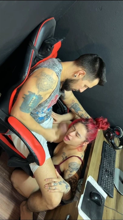 Ofiste itaatkar emiyor patron - bu işin bir parçası!