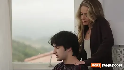 Orta yaşlı seksi kadınlar çıldırdı! Bir üvey anne ve üvey oğlu gonzo.