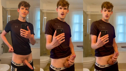 Sevimli sikli izci kadın banyoda zemini dölle kaplıyor