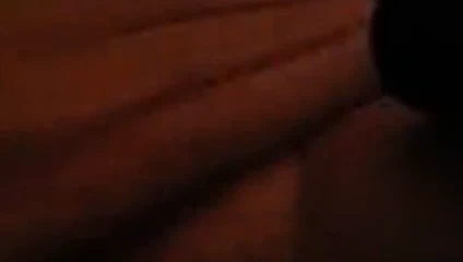 Kedi pompalandı, anal g-spot parmaklı, sonra fışkırttı