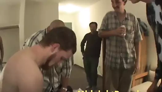 Seksi Asyalı otelde yarakla sikiliyor