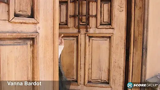 Kızıl saçlı braceface Vanna Bardot onu sıkı parmaklıyor, tıraşlı