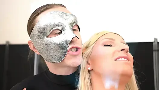 Vanessa Cage ile harika bir kadın olarak cinsel enerji boşaltma xxx