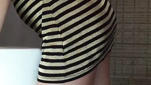 Ayaklarını sikiyor.