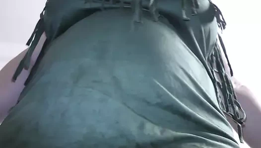 Sürtük evli kadın aldatılan kocasına içinde büyük bir dölleme ile kıllı amını gösteriyor bakış açısı - milky mari