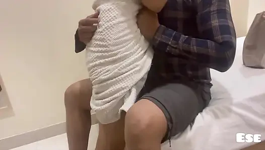 Delivery Boy Fucks the Hot Girl in Her House