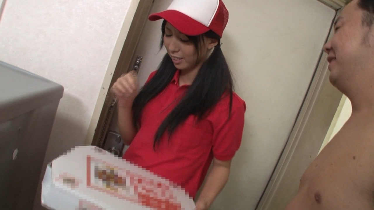 Pizza dağıtım servisinden güzel kız baştan çıkarıldı