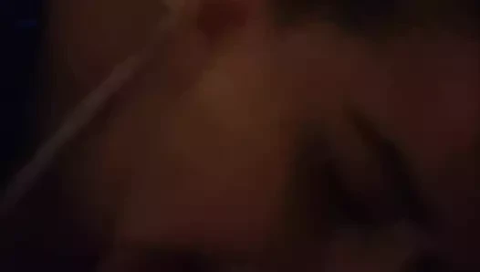 Eve garip bir adamla geliyorum çünkü ben biraz