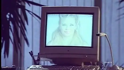 Kırmızı seksi iç çamaşırlı esmer kadın derin bir sakso çekiyor ve yüzüne döl duşu alıyor