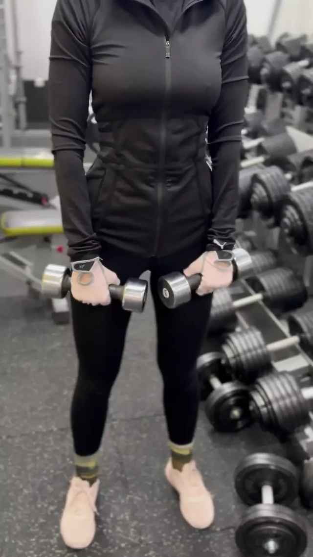 Обнаженная девушка