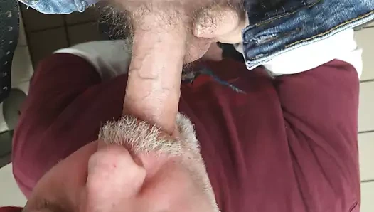 Kamyon şoförü hizmet verdi