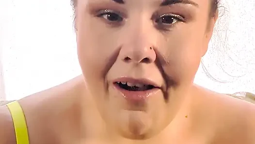 Kadın kılıklı sürtük holly lou ile yarak emiyor