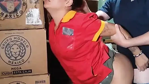 Bodrumdaki mağazada kasiyer benim