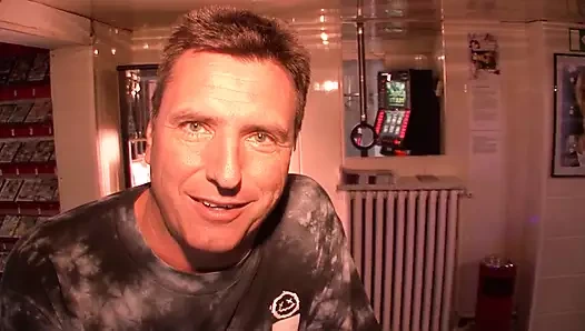 İki seksi milfs ile tutkulu ve şehvetli grup seks - 1