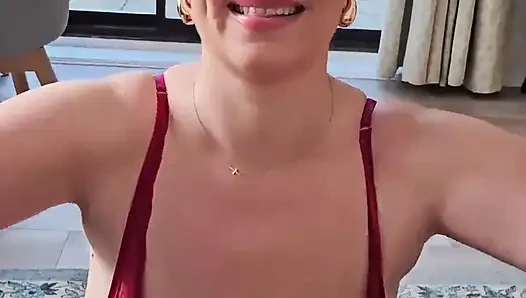 Büyük memeli klara devine bakış açısı sakso ve meme sikişi büyük zenci yarağı