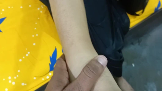 Tesettürlü güzel kız imza için memurun yarağıyla oynuyor