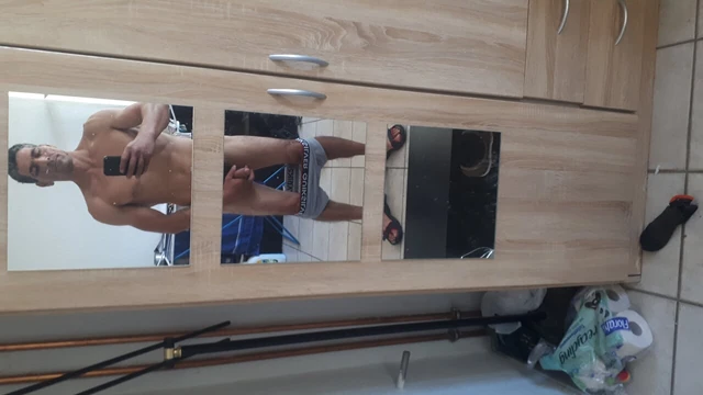 Küçük yarak mastürbasyonu