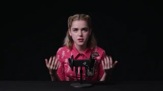 Kiernan shipka asmr eğlence